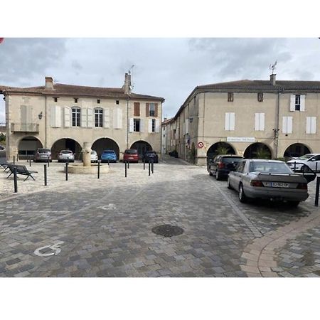 Logement Tout Equipe Layrac Extérieur photo